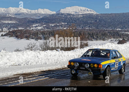 Luc, Frankreich, 4. Februar 2019: Winter Rallye auf dem Vercors Straßen. Rallye Historique ist für jene Autos, die in die Ral teilgenommen haben, vorbehalten. Stockfoto