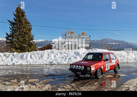 Luc, Frankreich, 4. Februar 2019: Winter Rallye auf dem Vercors Straßen. Rallye Historique ist für jene Autos, die in die Ral teilgenommen haben, vorbehalten. Stockfoto