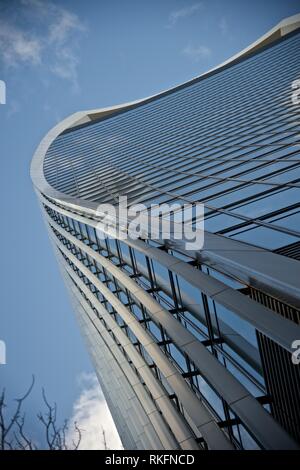 Blick in den Himmel über London Wolkenkratzer Stockfoto