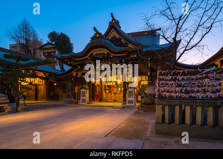 Kushida Schrein in der Nacht in Hakata, Fukuoka, Japan. Stockfoto