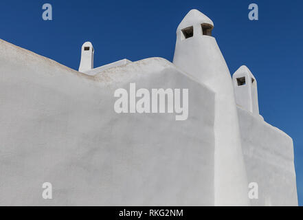 Ägäis Schornsteinen. Isoliert. Ägäis Schornsteinen. Kykladen Insel Architektur. Stock Bild Stockfoto