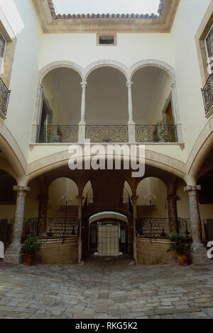 Spanien. Balearen. Mallorca. Palma. Casal Solleric. Die zweite Hälfte des 18. Jahrhunderts. Terrasse, mit seinen Großen segmentalen Bögen. Der Entwurf wird Kaspar Palmer zugeschrieben. Stockfoto