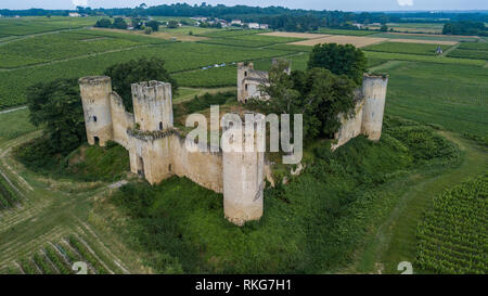 Luftbild Chateau de Budos und Weizenfeld im Sommer, Bordeaux, Gironde, Aquitanien, Frankreich Stockfoto