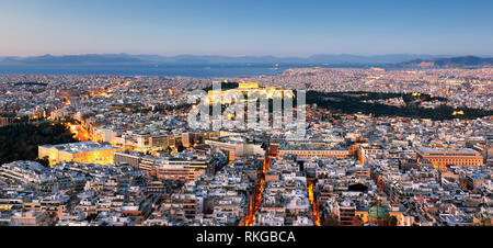 Griechenland - Athen Skyline mit Akropolis bei Nacht Stockfoto