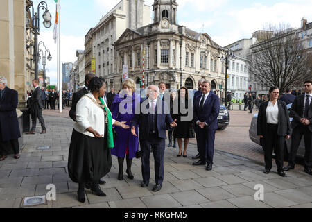 Irische Präsident Michael D Higgins und seine Frau Sabina Coyne kommen für eine bürgerliche Rezeption in Birmingham Town Hall am ersten Tag von einem offiziellen Besuch in Birmingham. Stockfoto