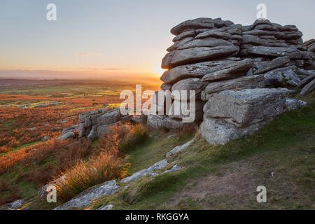 Sonnenuntergang von Pew tor Nationalpark Dartmoor Devon, Großbritannien Stockfoto