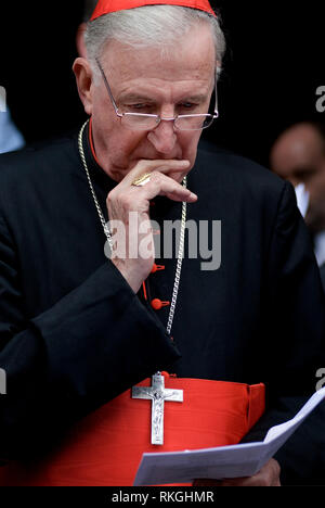 Kardinal CORMACK MURPHY O'CONNOR AM OSTERN KARFREITAG PROZESSION VOM CENTRAL HALL Westminster Cathedral und Westminster Abbey, London. COPYRIGHT FOTO: Brian Harris © 2006 07808-579804 Stockfoto