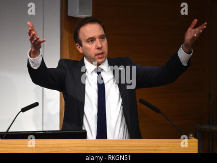 Gesundheit Sekretärin Matt Hancock spricht während einer Pressekonferenz, die vor der Einführung der digitalen NHS Mitarbeiter überprüfen, an der königlichen Gesellschaft von Medizin in London. Stockfoto