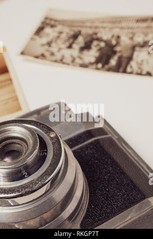 Vintage Kamera und alte Fotos Stockfoto