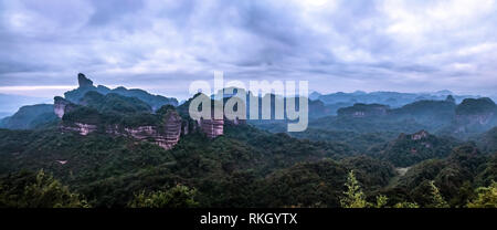 Überblick über die berühmten Mount Danxia, Guangdong, China Stockfoto