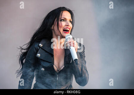 Schweden, Solvesborg - Juni 09., 2018. Die finnische Symphonic Metal Sängerin Tarja führt ein Live Konzert während der schwedischen Musik Festival Sweden Rock Festival 2018. (Foto: Gonzales Foto - Terje Dokken). Stockfoto