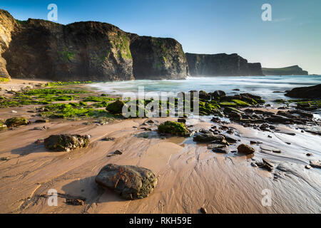 Whipsiderry Cove, in der Nähe von Porth in Cornwall. Stockfoto