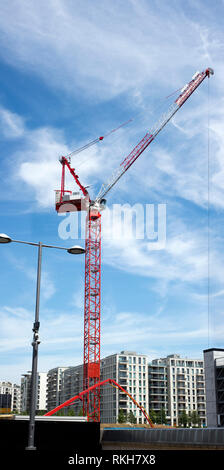 Großen Roten Kran in Stratford East London Stockfoto