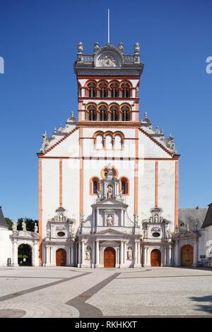 Benediktinerabtei St. Matthias mit romanischen Basilika, Wallfahrt, Trier, Rheinland-Pfalz, Deutschland Stockfoto