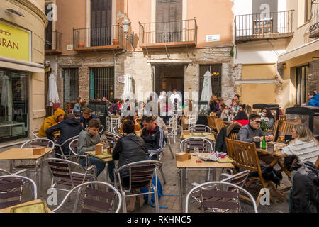 Malaga Spanien können Menschen, die sich an eine Bar auf der Terrasse sitzen, Platz in Malaga, Andalusien, Spanien, Europa Stockfoto