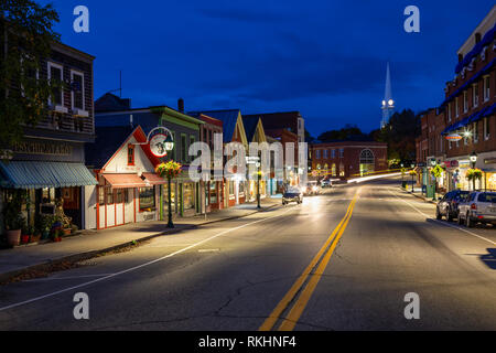 Camden, Maine, Vereinigte Staaten - 23. Oktober 2018: Nacht Blick auf eine kleine touristische Stadt liegt an der Ostküste von Nordamerika. Stockfoto