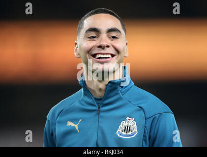 Newcastle United Miguel Almiron im Warmen während der Premier League Spiel im Molineux, Wolverhampton. Stockfoto