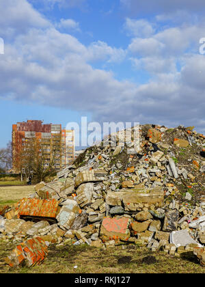 Trümmerhaufen nach dem Abriss eines alten Hauses Stockfoto