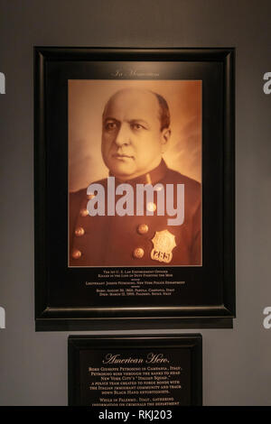 Denkmal für die ersten Offizier getötet während dem Kampf gegen die Mafia, Lt Joseph Petrosino, der Pöbel Museum, Las Vegas (Las Vegas), Nevada, United States. Stockfoto