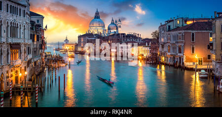 Romantischen Sonnenuntergang über dem Canal Grande, Venedig, Italien Stockfoto