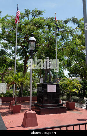 Blick auf Little Havana district in Miami, Florida, USA mit Denkmal der Schweinebucht-invasion gewidmet Stockfoto