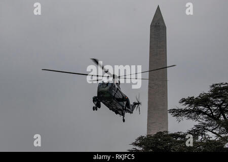 Marine One, die US-Präsident Donald Trump bereitet auf dem Südrasen des Weißen Hauses in Washington, DC am 19. Januar 2019 zu landen. Stockfoto