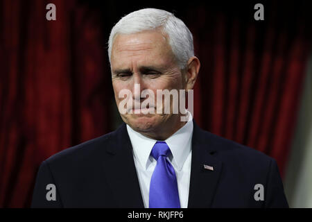 US-Vizepräsident Mike Pence wartet in US-Senatoren auf dem Capitol Hill in Washington DC am 3. Januar 2019 zu schwören. Stockfoto