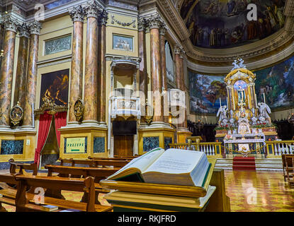 Bergamo, Italien - 4. Januar 2019. Kirchenschiff der Prepositurale Chiesa di Santa Maria delle Grazie Kirche Immacolata. Bergamo, Lombardei, Italien. Stockfoto