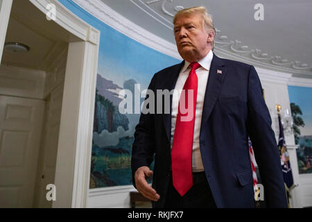 US-Präsident Donald Trump verlässt den Raum nach der Vermittlung der Erläuterungen in der diplomatischen Empfang Zimmer des Weißen Hauses in Washington, D.C., am 19. Januar 2019. Trump sprach über einen neuen Plan der US-Grenze und wieder öffnen, die US-Regierung, die bleibt Herunterfahren zu sichern. Stockfoto