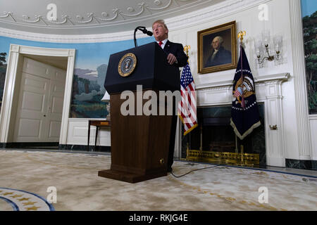 US-Präsident Donald Trump liefert Erläuterungen in der diplomatischen Empfang Zimmer des Weißen Hauses in Washington, D.C., am 19. Januar 2019. Trump sprach über einen neuen Plan der US-Grenze und wieder öffnen, die US-Regierung, die bleibt Herunterfahren zu sichern. Stockfoto