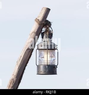 Einfache street lamp-post, alte vintage Lampe aufhängen.