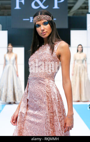 Olympia London. UK 11 Feb 2019-Modelle auf Catwalk präsentieren F&P Paris' Herbst/Winter Kollektion an reinen London - fashion Handel in Großbritannien zeigen. Credit: Dinendra Haria/Alamy leben Nachrichten Stockfoto