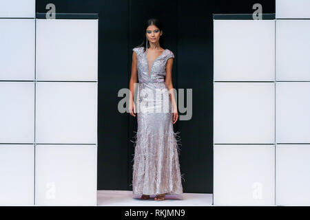 Olympia London. UK 11 Feb 2019-Modelle auf Catwalk präsentieren F&P Paris' Herbst/Winter Kollektion an reinen London - fashion Handel in Großbritannien zeigen. Credit: Dinendra Haria/Alamy leben Nachrichten Stockfoto