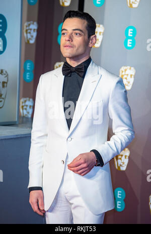 Rami Malek besucht die EE British Academy Film Awards in der Royal Albert Hall, London. Stockfoto