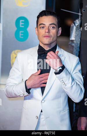 Rami Malek besucht die EE British Academy Film Awards in der Royal Albert Hall, London. Stockfoto