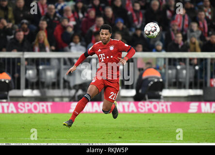 München, Deutschland. 9 Feb, 2019. Bayern Serge Gnabry während der deutschen "Bundesliga" Match zwischen dem FC Bayern München 3-1 FC Schalke 04 in der Allianz Arena in München, Deutschland, 9. Februar 2019. Credit: Takamoto Tokuhara/LBA/Alamy leben Nachrichten Stockfoto