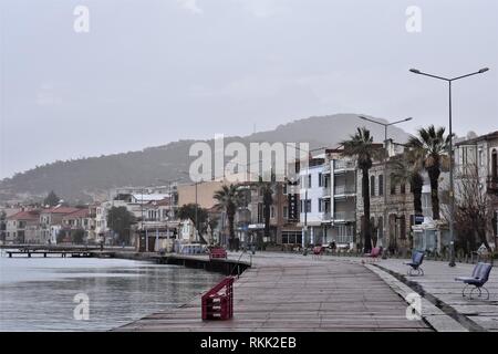 Izmir, Türkei. 26 Jan, 2019. Die Wohngebäude liegen an der Küste entlang in die Altstadt. Credit: Altan Gochre | Verwendung weltweit/dpa/Alamy leben Nachrichten Stockfoto