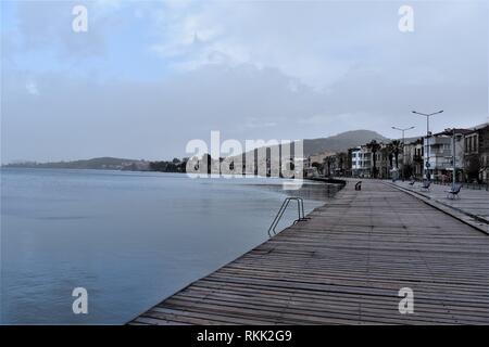 Izmir, Türkei. 26 Jan, 2019. Die Wohngebäude liegen an der Küste entlang in die Altstadt. Credit: Altan Gochre | Verwendung weltweit/dpa/Alamy leben Nachrichten Stockfoto