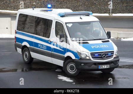 Bochum, Deutschland. 04 Feb, 2019. BFE Einsatzfahrzeug, NRW Innenminister Herbert Reul die neuen Beweise retention setzt und Festnahme Einheit BFE ds Landes NRW in Service, 05.02.2019 in Bochum. | Verwendung der weltweiten Kredit: dpa/Alamy leben Nachrichten Stockfoto
