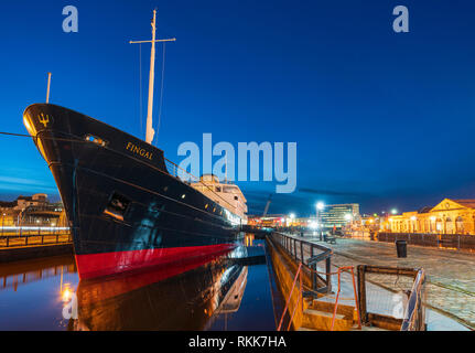 Nacht der Fingal schwimmendes Hotel in Leith Docks, Edinburgh, Schottland, Großbritannien Stockfoto