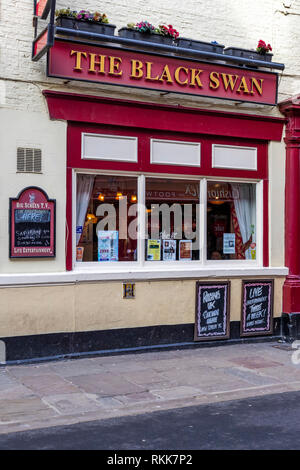 Der schwarze Schwan auf die Städte Baxtergate, Whitby, North Yorkshire. Großbritannien Stockfoto