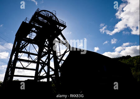 Kopfring und verwinkelten Haus der ehemaligen historischen Tief Coal Mine Hetty Grube der Klasse 1 aufgeführt und geplante Denkmal an Hopkinstown in der Nähe von Pontypridd Glamorgan South Wales UK Stockfoto