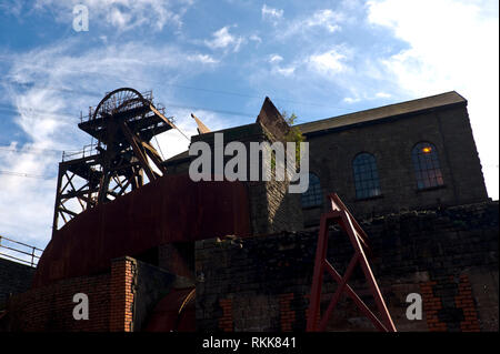 Kopfring und verwinkelten Haus der ehemaligen historischen Tief Coal Mine Hetty Grube der Klasse 1 aufgeführt und geplante Denkmal an Hopkinstown in der Nähe von Pontypridd Glamorgan South Wales UK Stockfoto