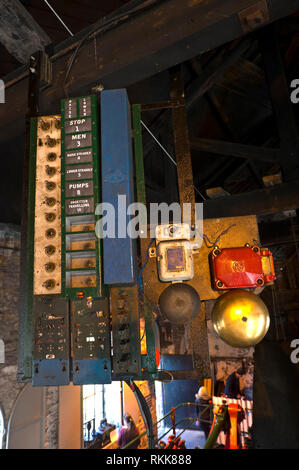 Alarme für die Wicklung des Motors an der ehemaligen historischen Tief Coal Mine Hetty Grube der Klasse 1 aufgeführt und geplante Denkmal an Hopkinstown in der Nähe von Pontypridd Glamorgan South Wales UK Stockfoto