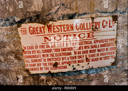 Anmelden verwinkelten Haus der ehemaligen historischen Tief Coal Mine Hetty Grube der Klasse 1 aufgeführt und geplante Denkmal an Hopkinstown in der Nähe von Pontypridd Glamorgan South Wales UK Stockfoto