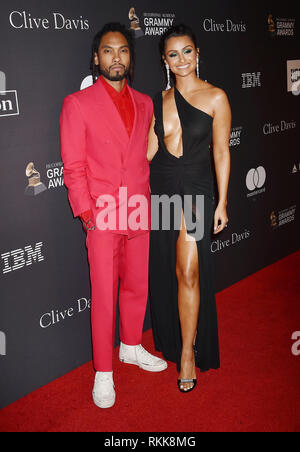 BEVERLY HILLS, Ca - Februar 09: Miguel (L) und Nazanin Mandi der Recording Academy und Clive Davis' 2019 Pre-GRAMMY Gala teilnehmen Im Beverly Hilton Stockfoto