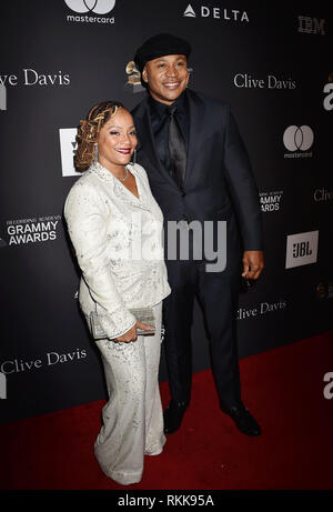 BEVERLY HILLS, Ca - Februar 09: Simone Smith (L) und LL Cool J der Recording Academy und Clive Davis' 2019 Pre-GRAMMY Gala im Beverly Griff teilnehmen Stockfoto