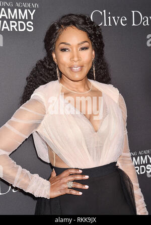 BEVERLY HILLS, Ca - Februar 09: Angela Bassett besucht die Recording Academy und Clive Davis' 2019 Pre-GRAMMY Gala im Beverly Hilton Hotel auf Feb. Stockfoto