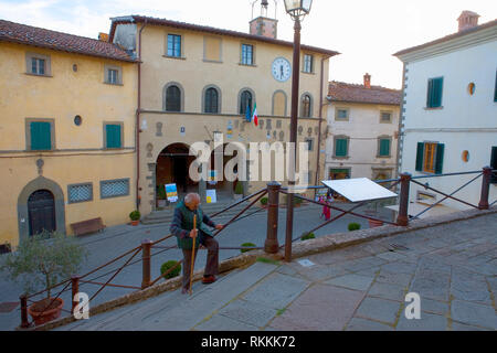 Der Hauptplatz, der Piazza Francesco Ferrucci, Radda in Chianti, Toskana, Italien Stockfoto