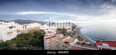 Blick über die Dächer in der Altstadt von Almunecar Spanien Stockfoto